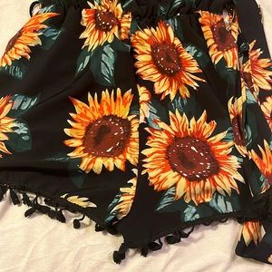 SHEIN VCAY SunflowerPrint Off Tassel Trim Belted Romper. Size Medium